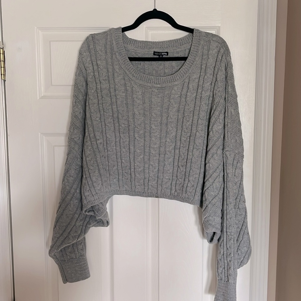 Knitted gray crop top+ fall ready 🍂🍁